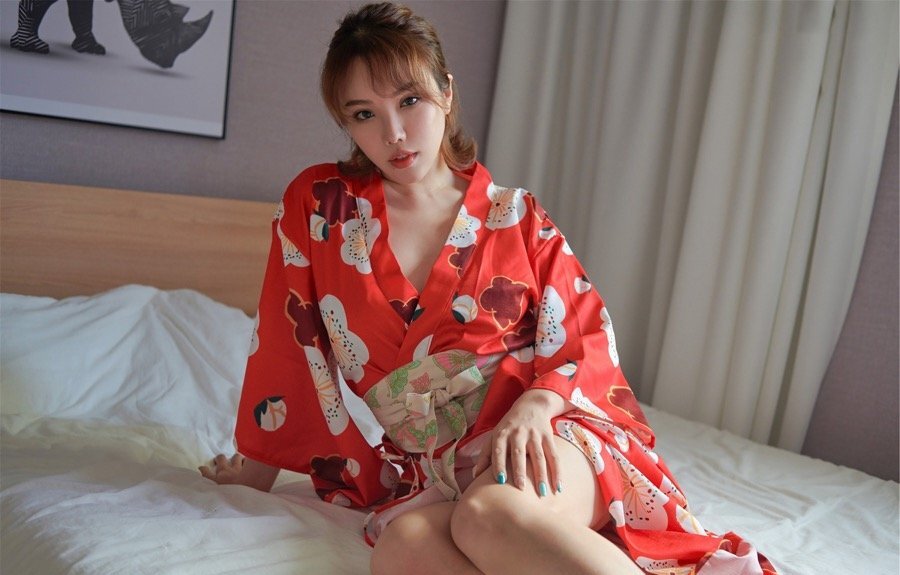 Q弹双乳呼之欲出 极品尤物黄楽然唯美写真火辣性感