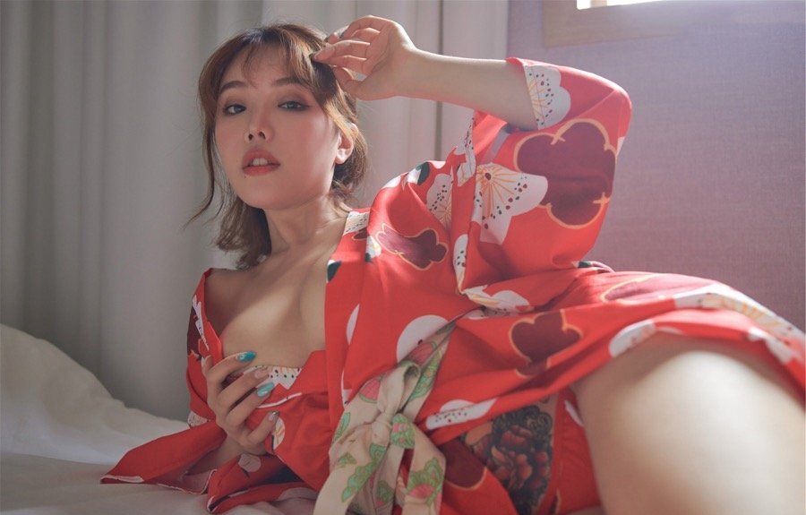 Q弹双乳呼之欲出 极品尤物黄楽然唯美写真火辣性感