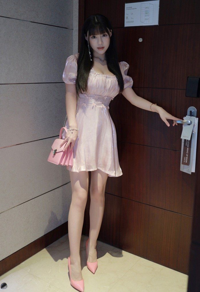 女神送上门！水嫩妹子朱可儿舌功一流让人受不了