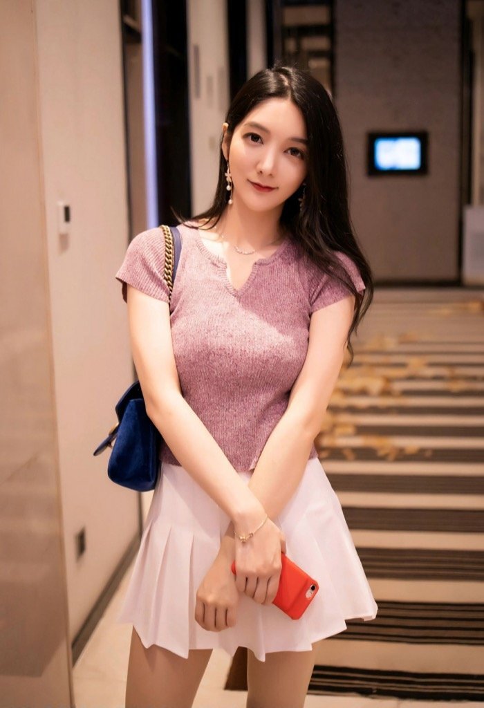 酒店约会小热巴，真实情境满足你对丝足美腿的幻想