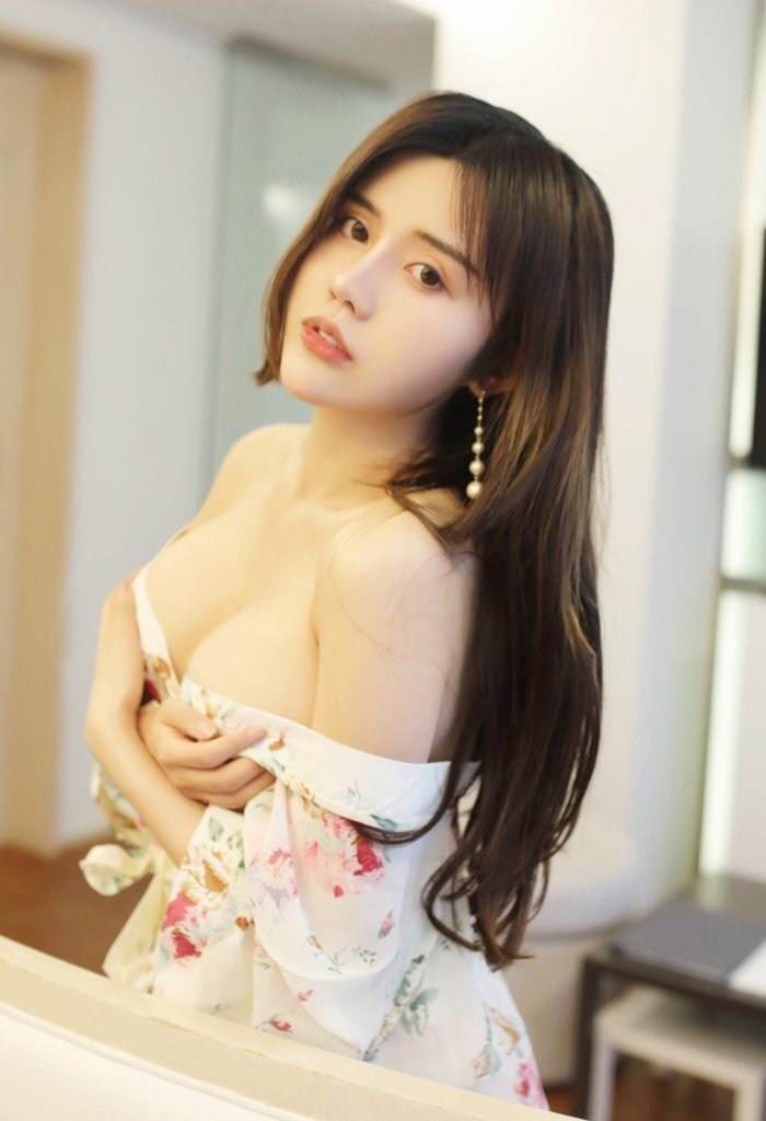 华丽而不失性感 美艳佳人卓娅祺饱满胸脯奶香四溢