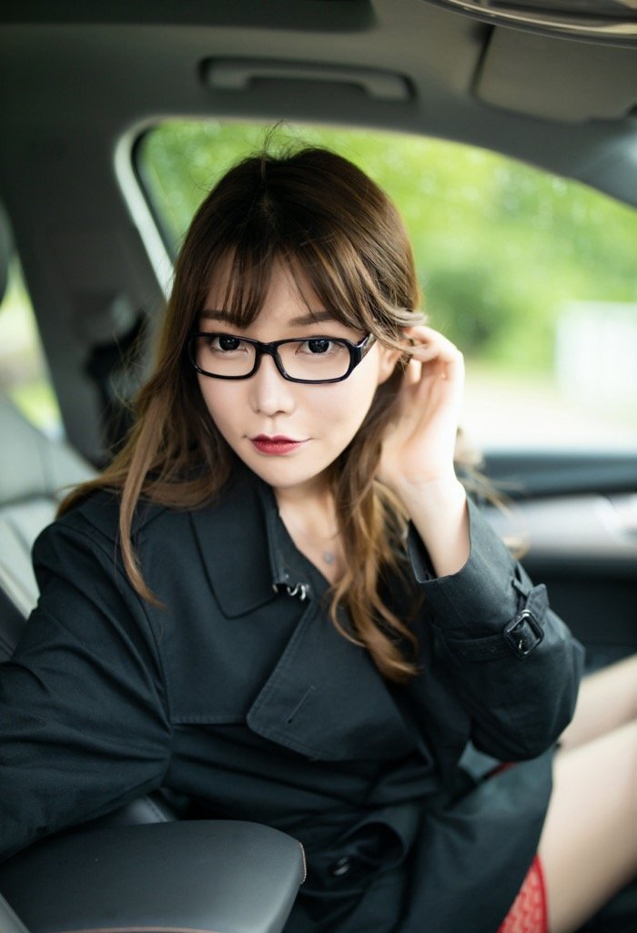 剧情车拍层层深入，眼镜娘芝芝Booty室外露出超级刺激