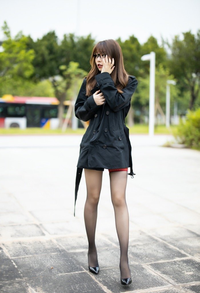 剧情车拍层层深入，眼镜娘芝芝Booty室外露出超级刺激