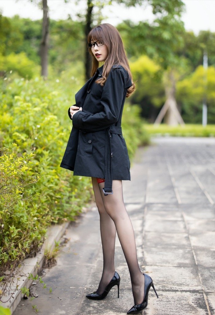 剧情车拍层层深入，眼镜娘芝芝Booty室外露出超级刺激