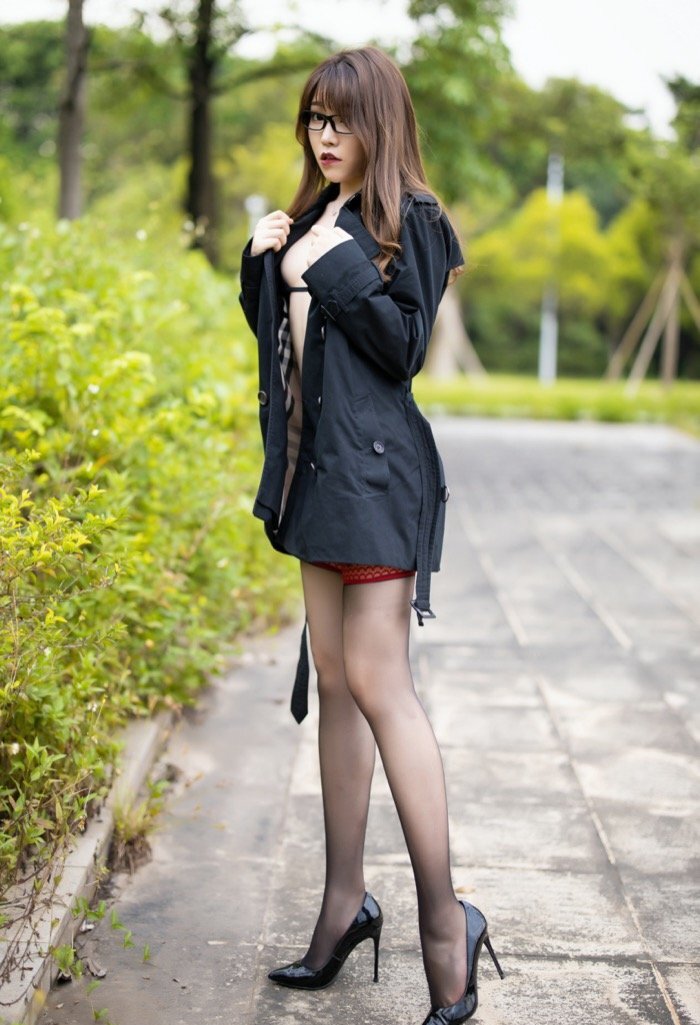 剧情车拍层层深入，眼镜娘芝芝Booty室外露出超级刺激