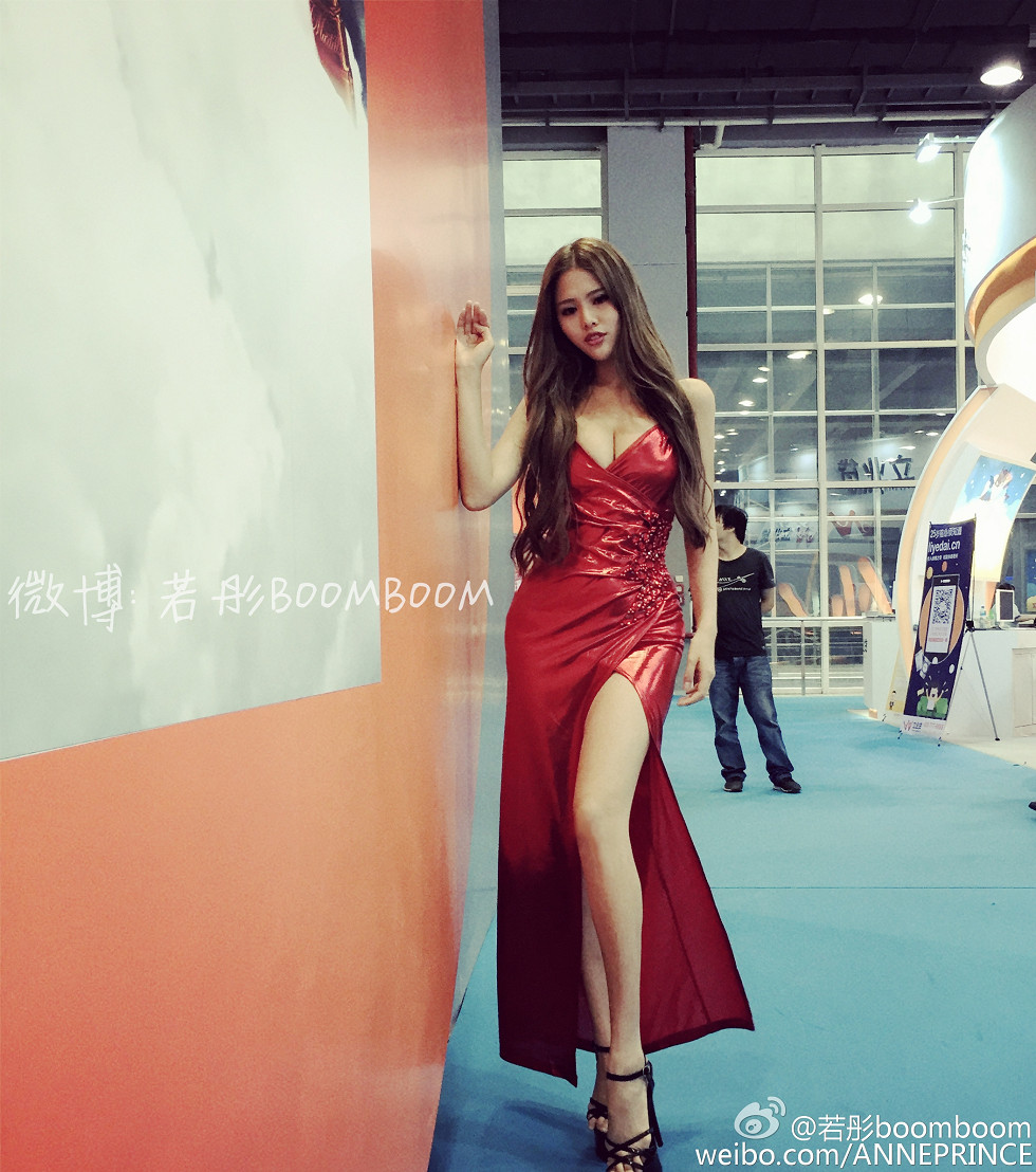 内地嫩模若彤boomboom丰乳大肥臀微博海量写真568P
