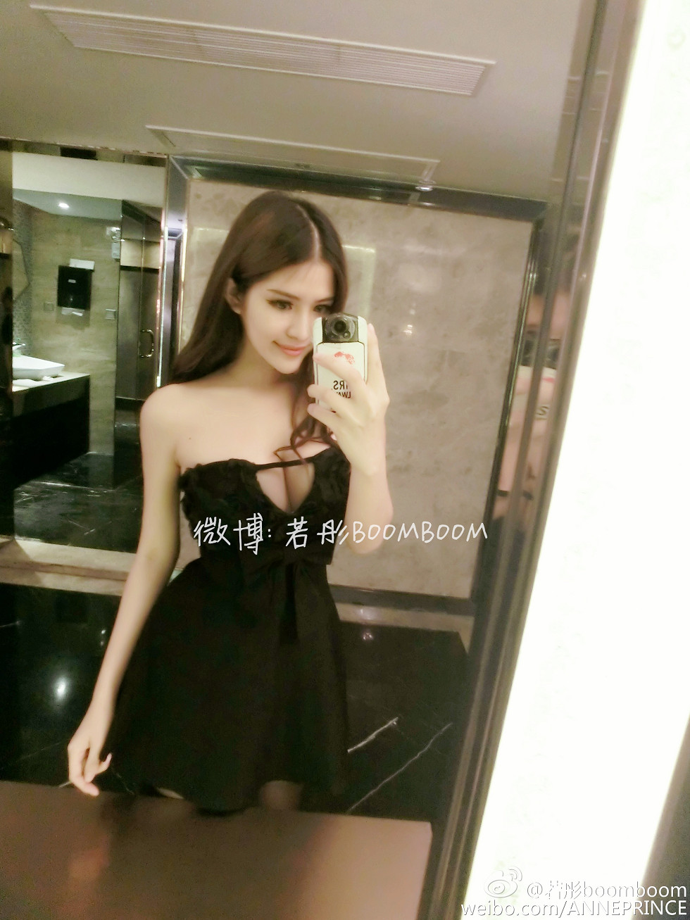 内地嫩模若彤boomboom丰乳大肥臀微博海量写真568P