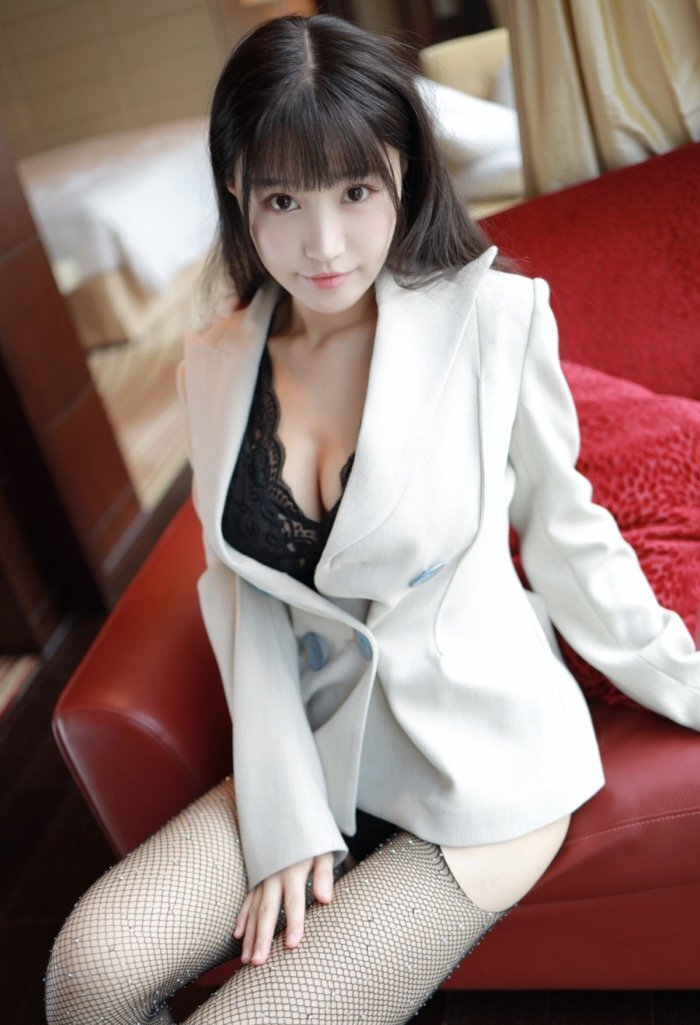 6D大奶呼之欲出！极品大胸妹朱可儿丰满上围诱惑逼人