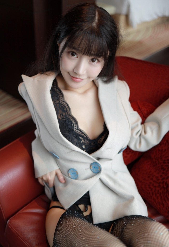 6D大奶呼之欲出！极品大胸妹朱可儿丰满上围诱惑逼人