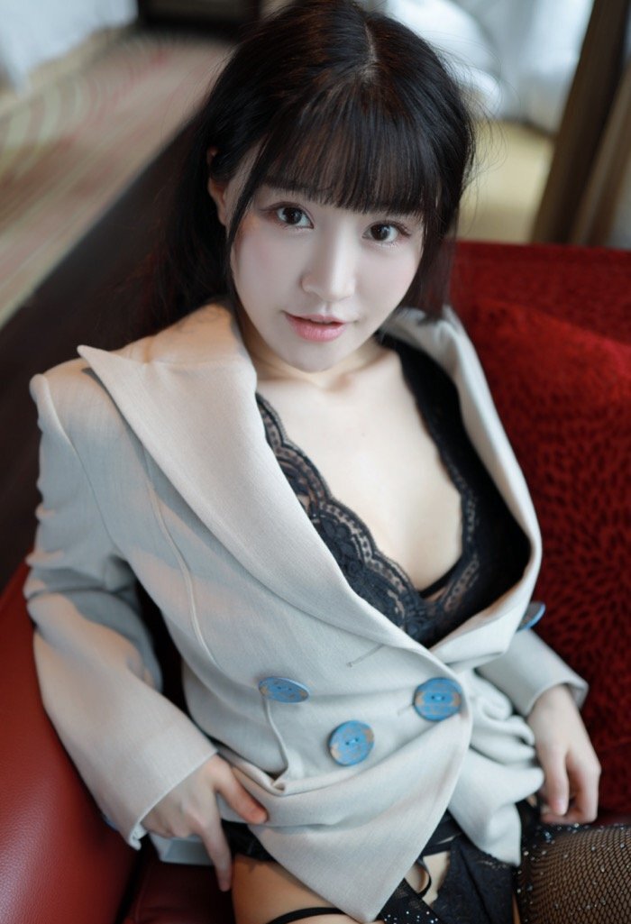 6D大奶呼之欲出！极品大胸妹朱可儿丰满上围诱惑逼人