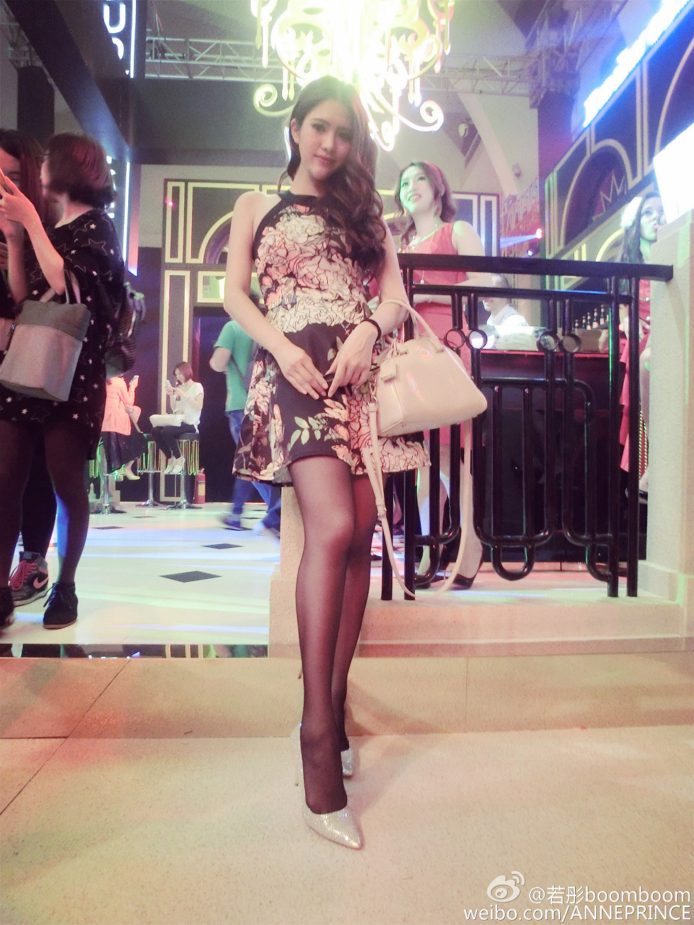 内地嫩模若彤boomboom丰乳大肥臀微博海量写真568P
