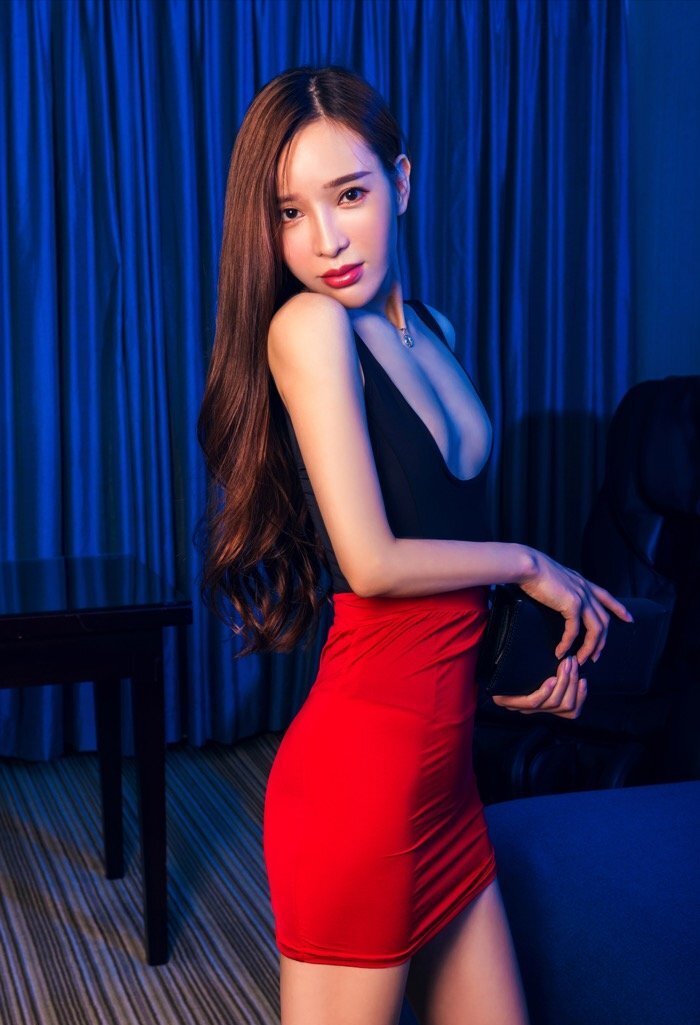 肉色熟女艾小青真实私房照，囚禁封嘴演绎赤裸的羔羊