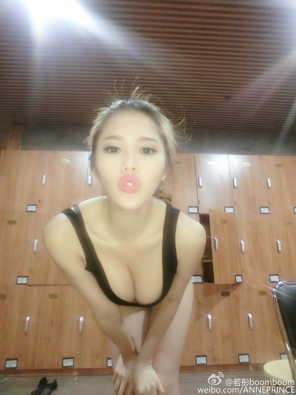 内地嫩模若彤boomboom丰乳大肥臀微博海量写真568P