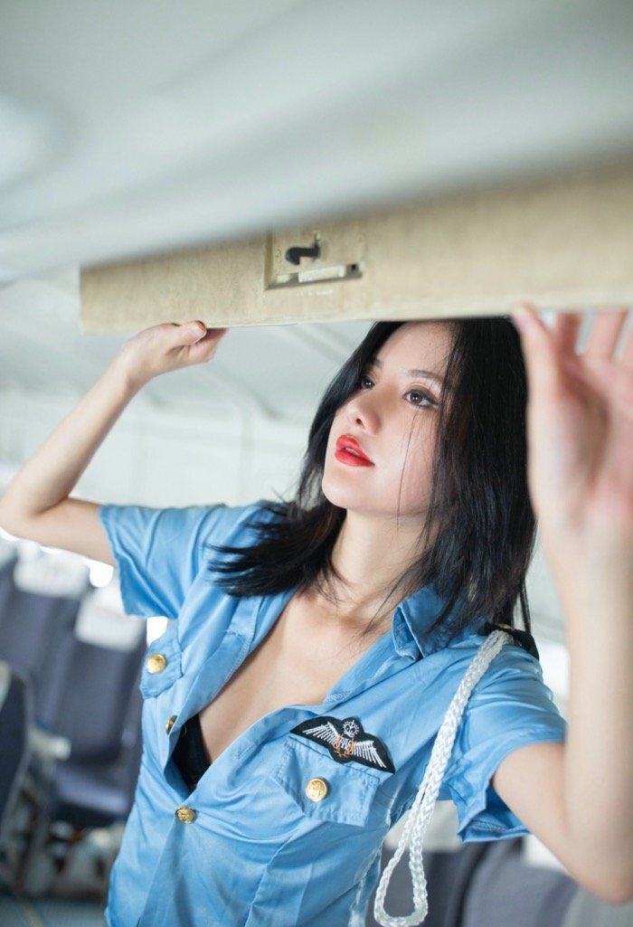 客机场景+空姐制服，请感受御姐阿朱极致的挑逗与诱惑