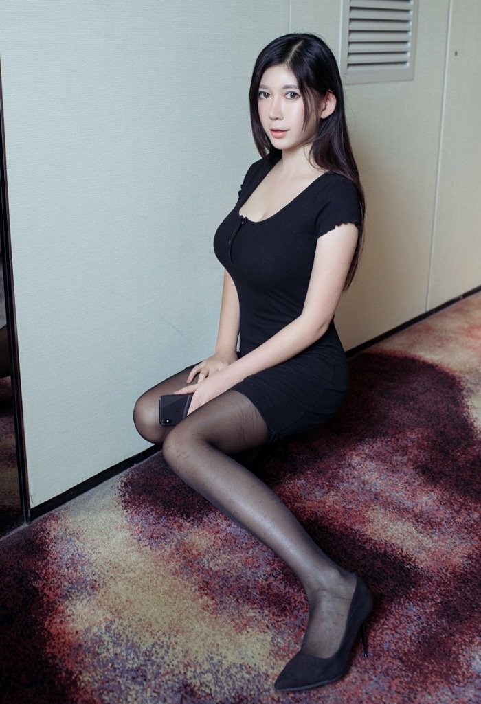 上海李雅开房私照露乳沟，真实豪乳比视频还诱人