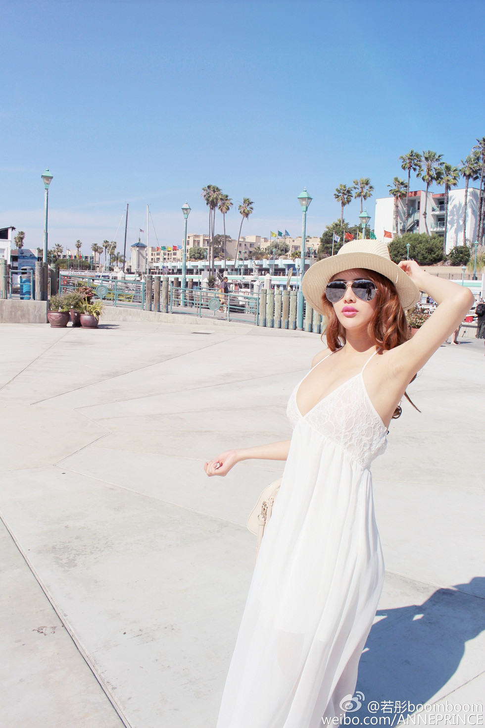 内地嫩模若彤boomboom丰乳大肥臀微博海量写真568P