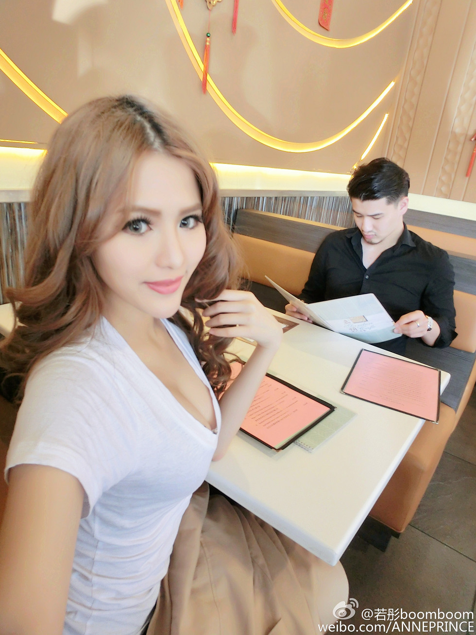 内地嫩模若彤boomboom丰乳大肥臀微博海量写真568P