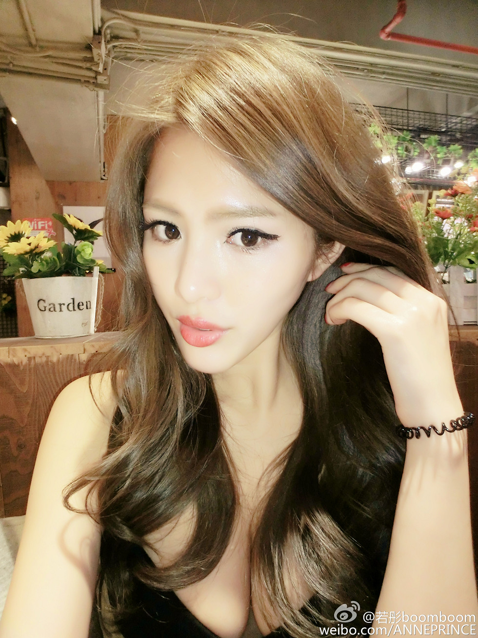 内地嫩模若彤boomboom丰乳大肥臀微博海量写真568P