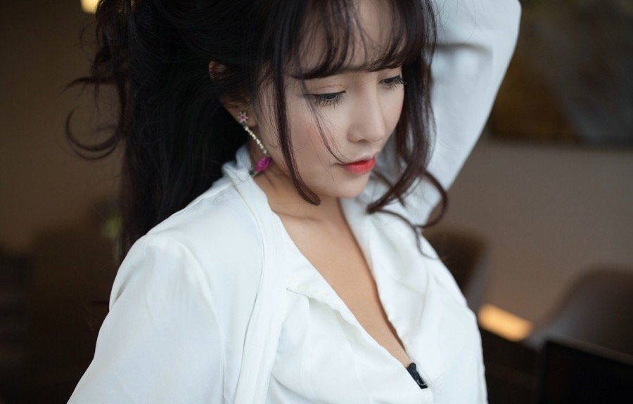 甜美秘书陶喜乐会议室脱衣，妩媚娇嗔无法抗拒