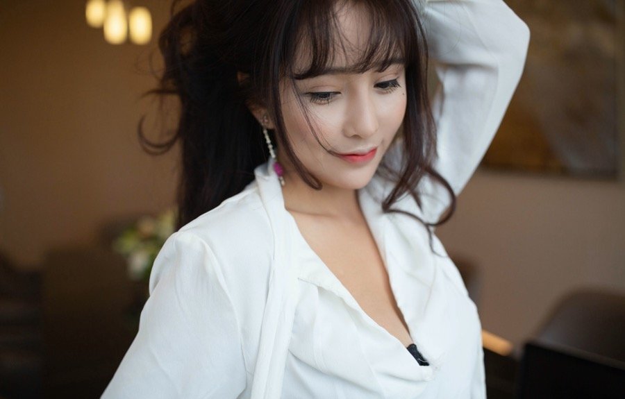 甜美秘书陶喜乐会议室脱衣，妩媚娇嗔无法抗拒