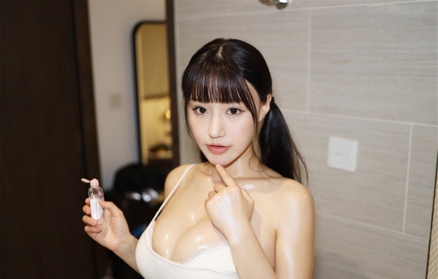 溜光水滑白里透嫩 乳神尤物朱可儿精油涂身情难自制