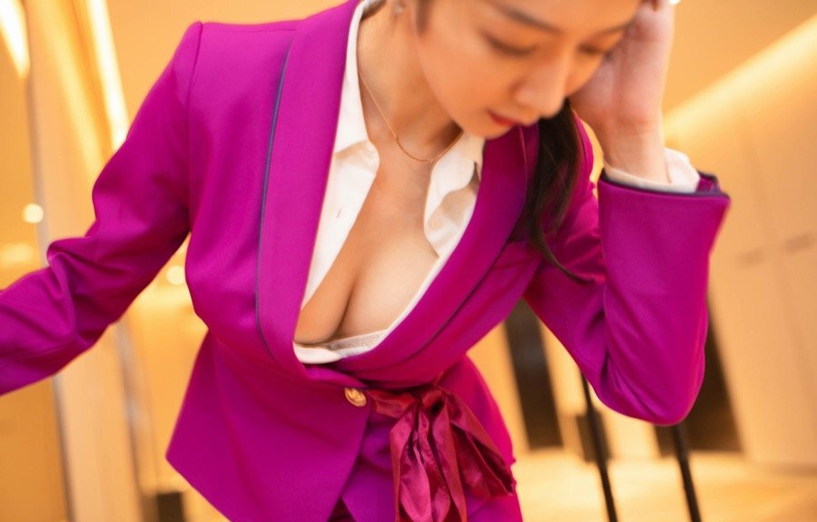 荷尔蒙爆炸！性感美女小热巴化身空姐跟你回家