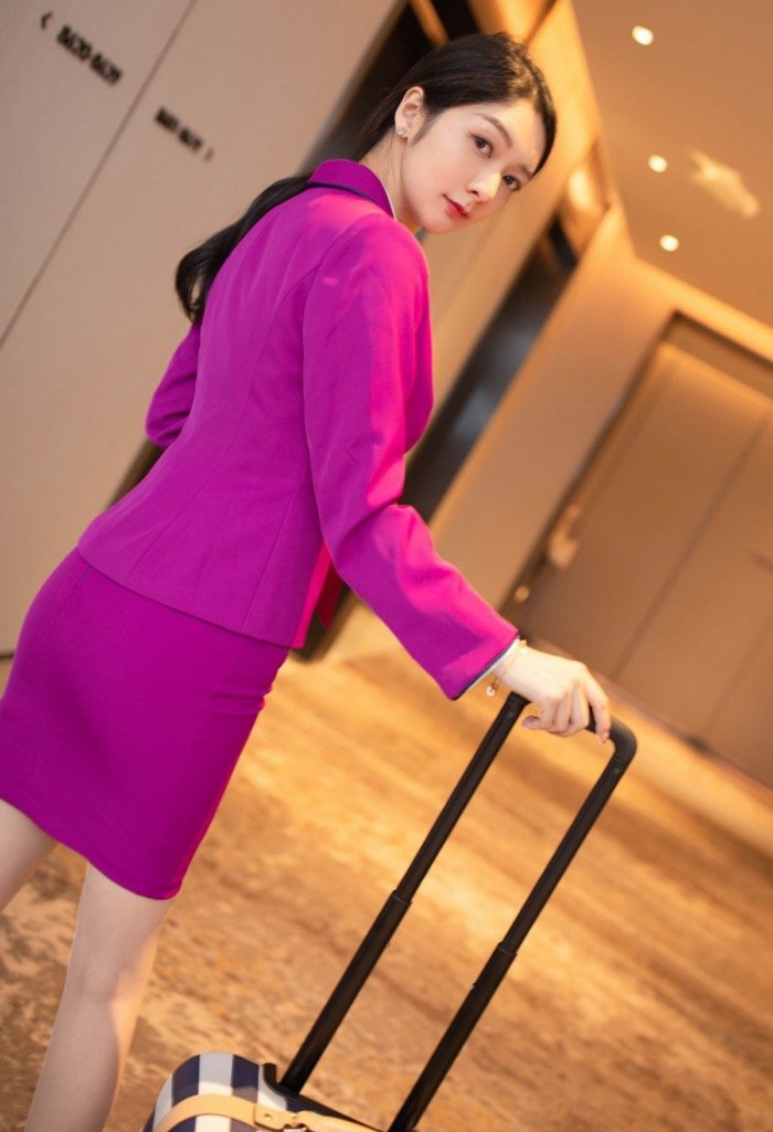 荷尔蒙爆炸！性感美女小热巴化身空姐跟你回家