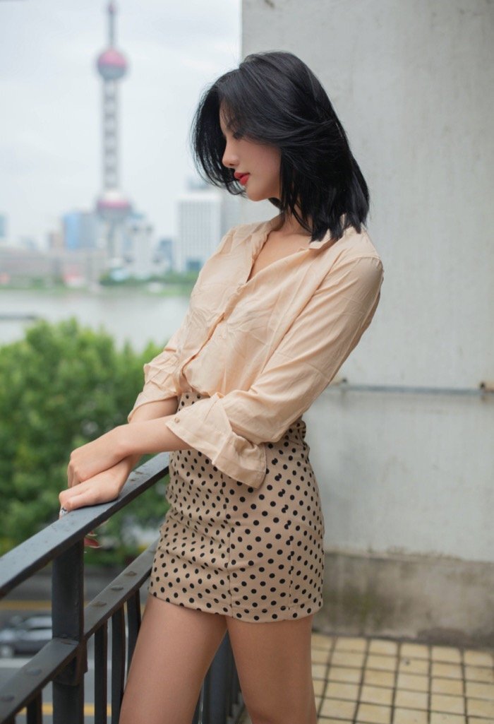 性感得要命！风情少妇就是阿朱弄湿全身搔首弄姿