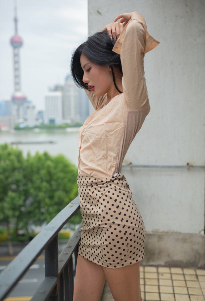 性感得要命！风情少妇就是阿朱弄湿全身搔首弄姿