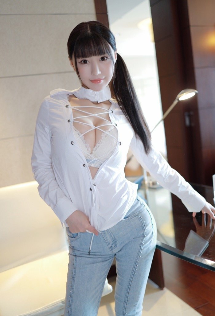 真正的童颜巨乳！夺命大波霸朱可儿傲人胸器撑爆内衣