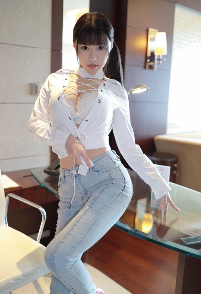 真正的童颜巨乳！夺命大波霸朱可儿傲人胸器撑爆内衣