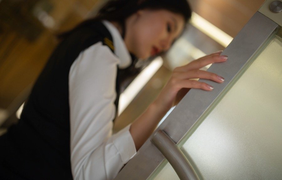 比空姐还美！风骚美人阿朱黑丝制服可以玩一年