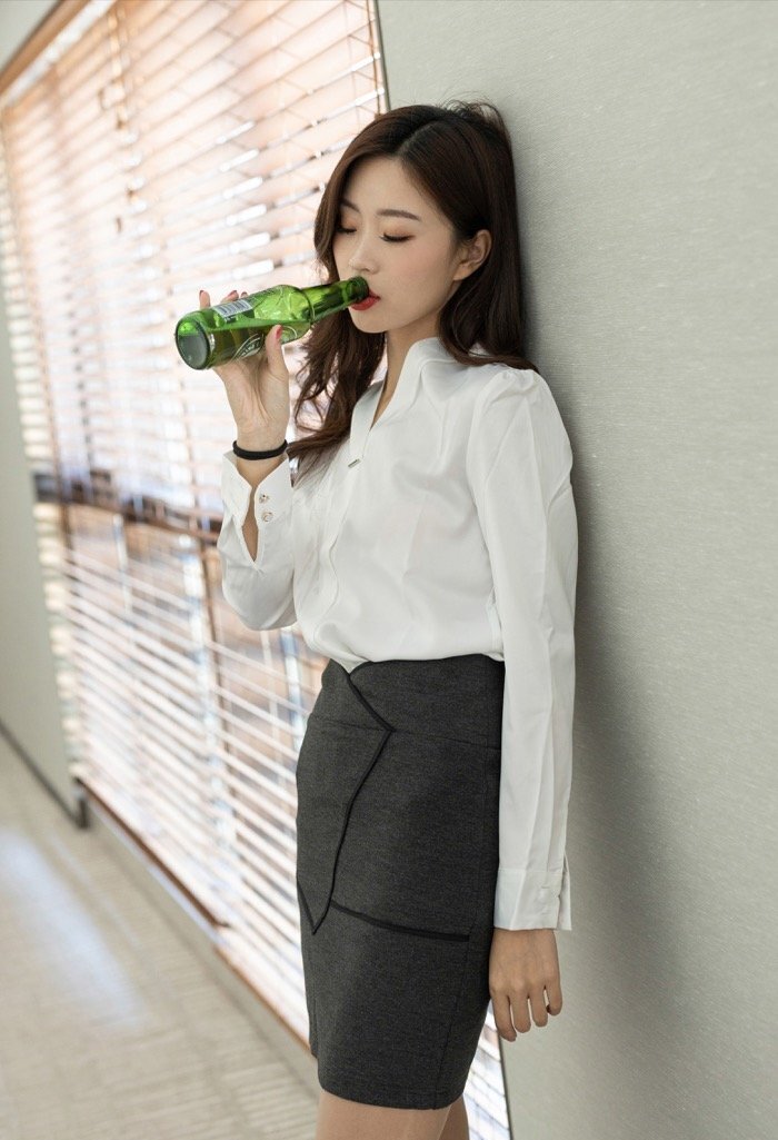 电梯偶遇失恋醉酒女 女神杨紫嫣满足你的尾随幻想