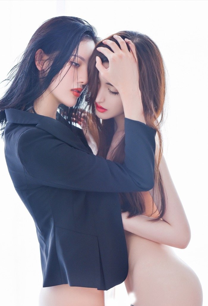 阿朱激情碰撞沈梦瑶，又燃又欲的百合诱惑