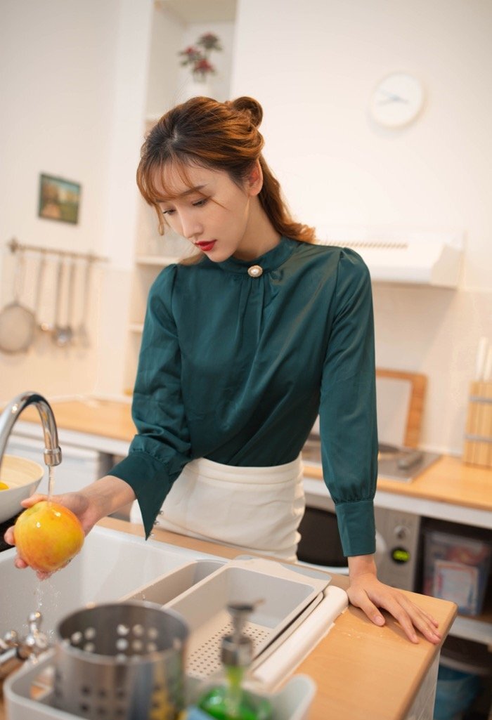 阿朱陶喜乐陆萱萱 三大美人喝酒打牌上演脱衣大战