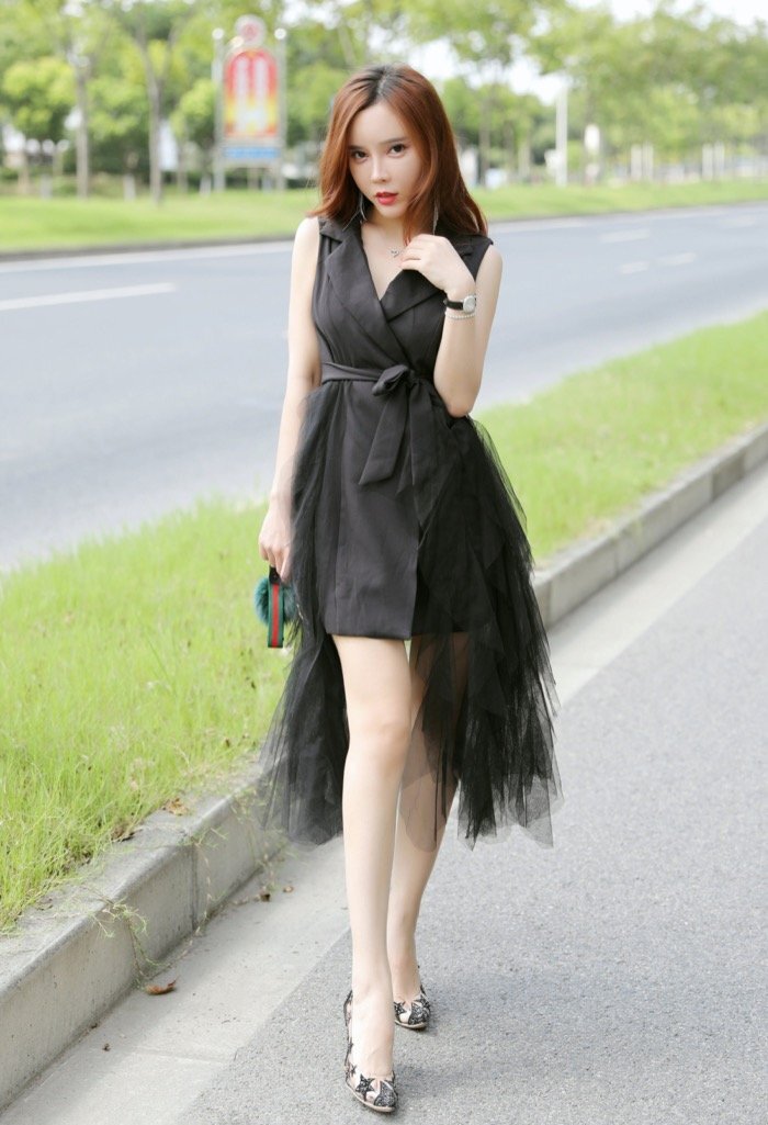 挑战最大胆户外露出，模特艾小青性感外拍精彩刺激