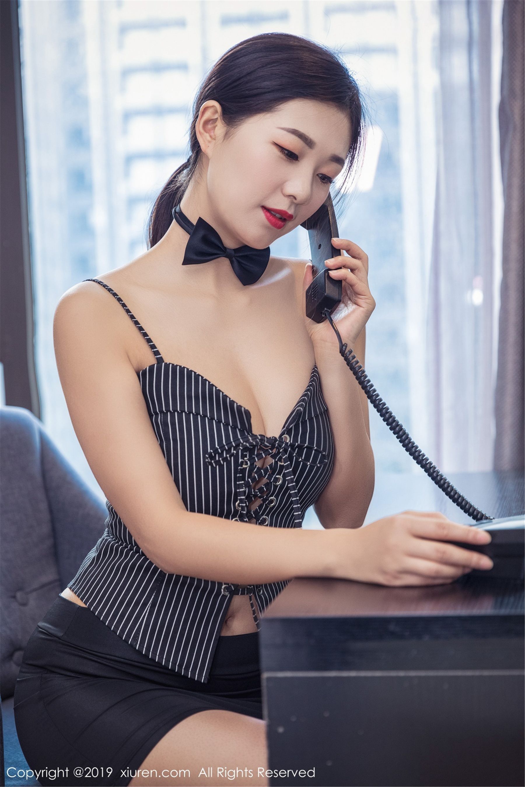 宋-KiKi《办公职场的无限诱惑》 [秀人XIUREN] No.1417 写真集