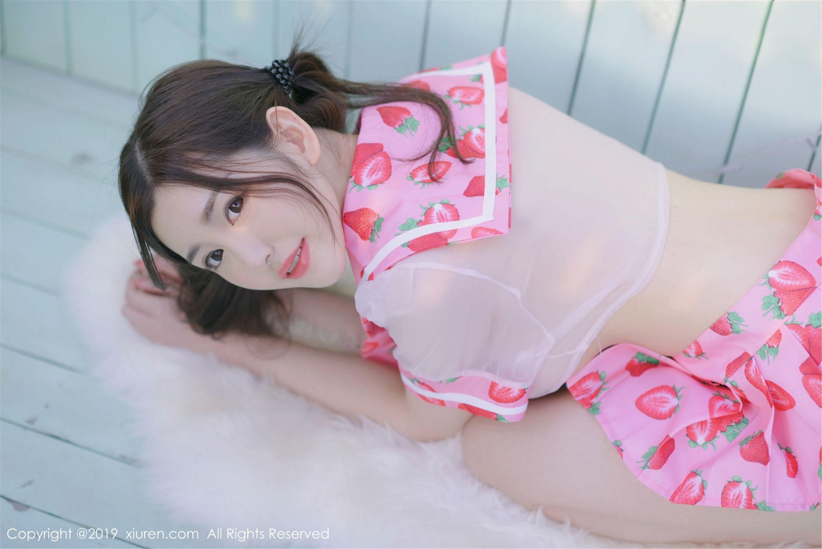 沈梦瑶《空乘制服与草莓内衣系列》 [秀人XIUREN] No.1419 写真集