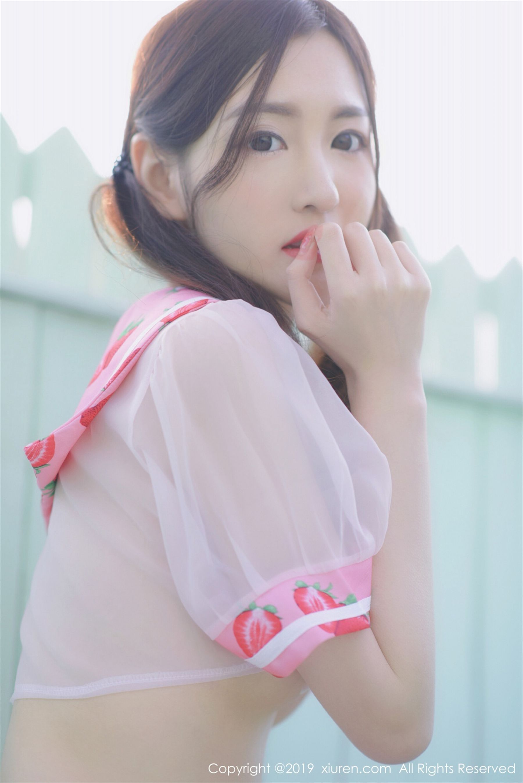 沈梦瑶《空乘制服与草莓内衣系列》 [秀人XIUREN] No.1419 写真集