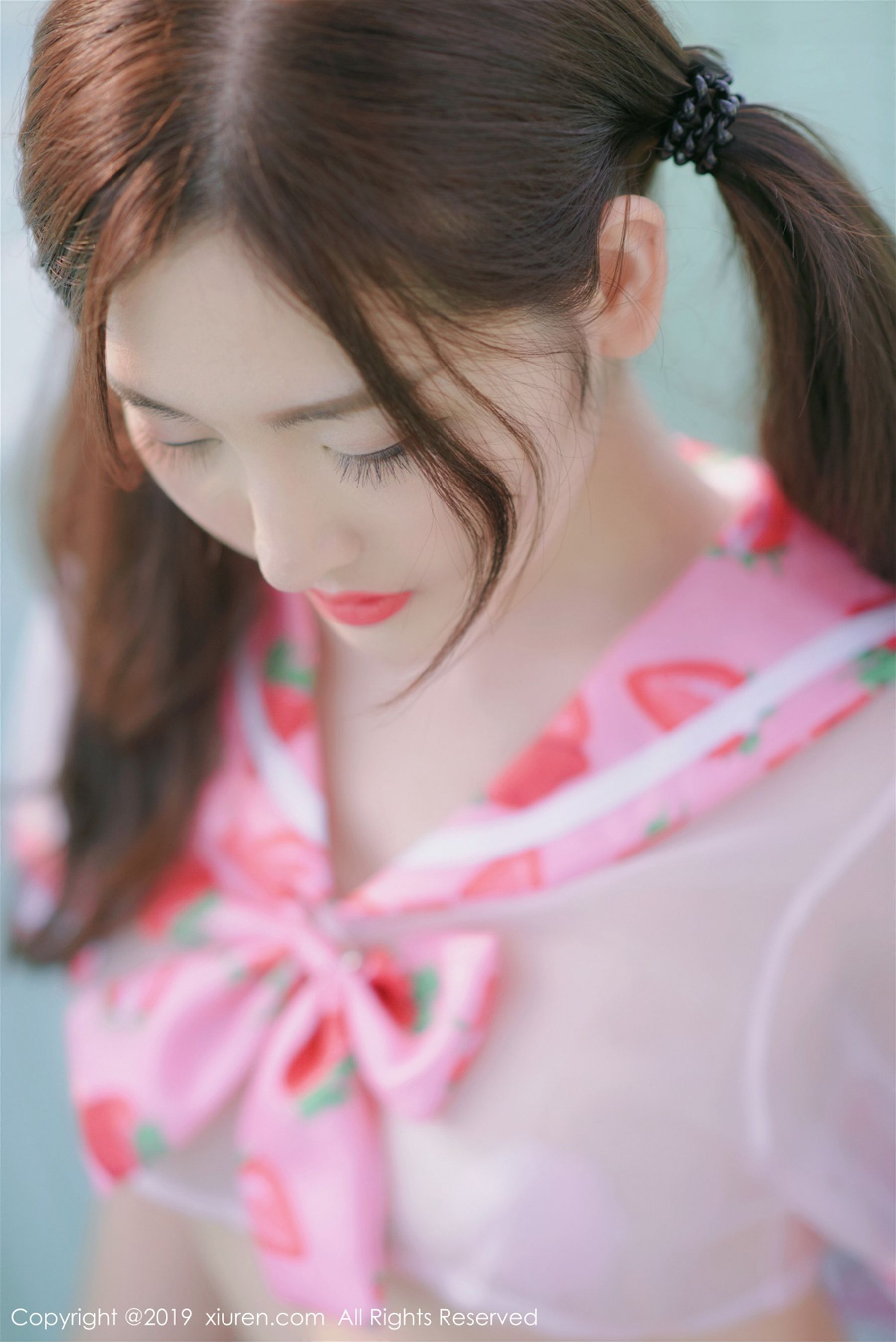 沈梦瑶《空乘制服与草莓内衣系列》 [秀人XIUREN] No.1419 写真集