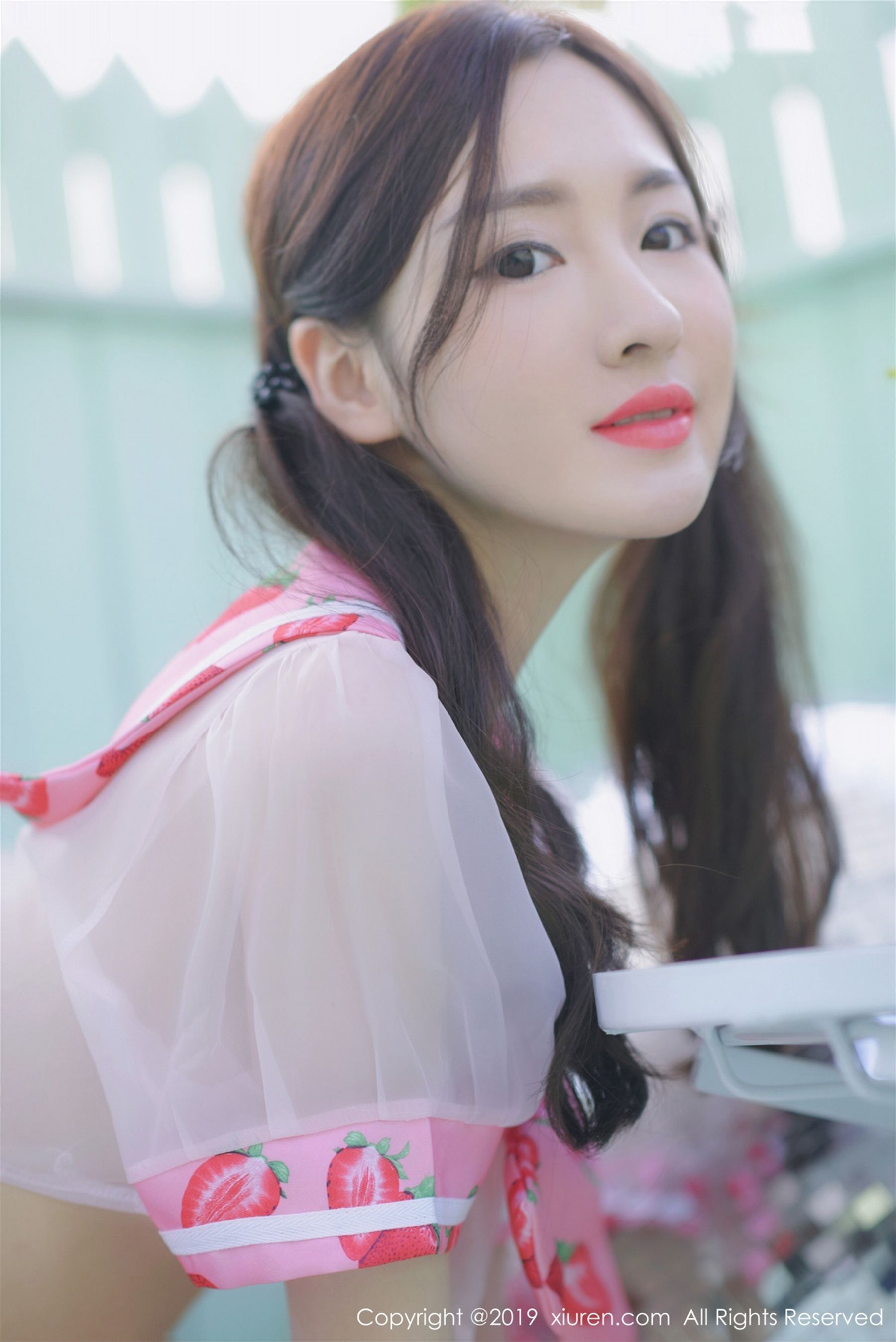沈梦瑶《空乘制服与草莓内衣系列》 [秀人XIUREN] No.1419 写真集