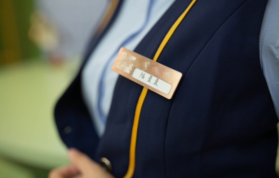 尤物陆萱萱酥胸美腿影院挑逗 满足你对前台小妹的幻想