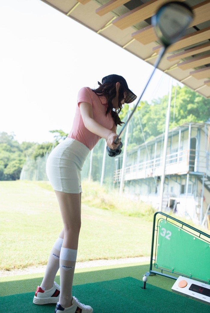 细腰丰臀小骚妹，芝芝Booty扮演高尔夫女郎等你一杆进洞