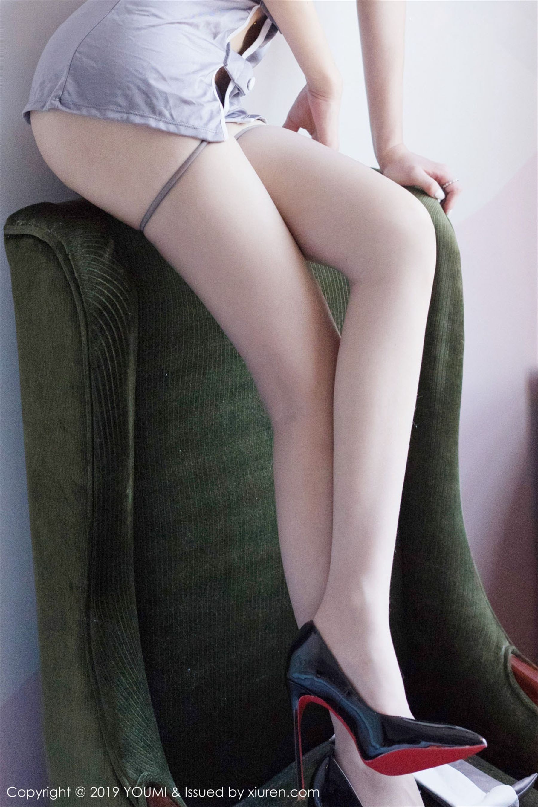 孙梦瑶V《制服OL与魅惑内衣下性感娇躯娇艳欲滴》 [尤蜜荟YouMi] Vol.326 写真集