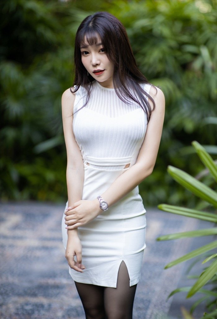 顶极少妇芝芝Booty酒店脱衣诱惑 完美曲线一览无遗