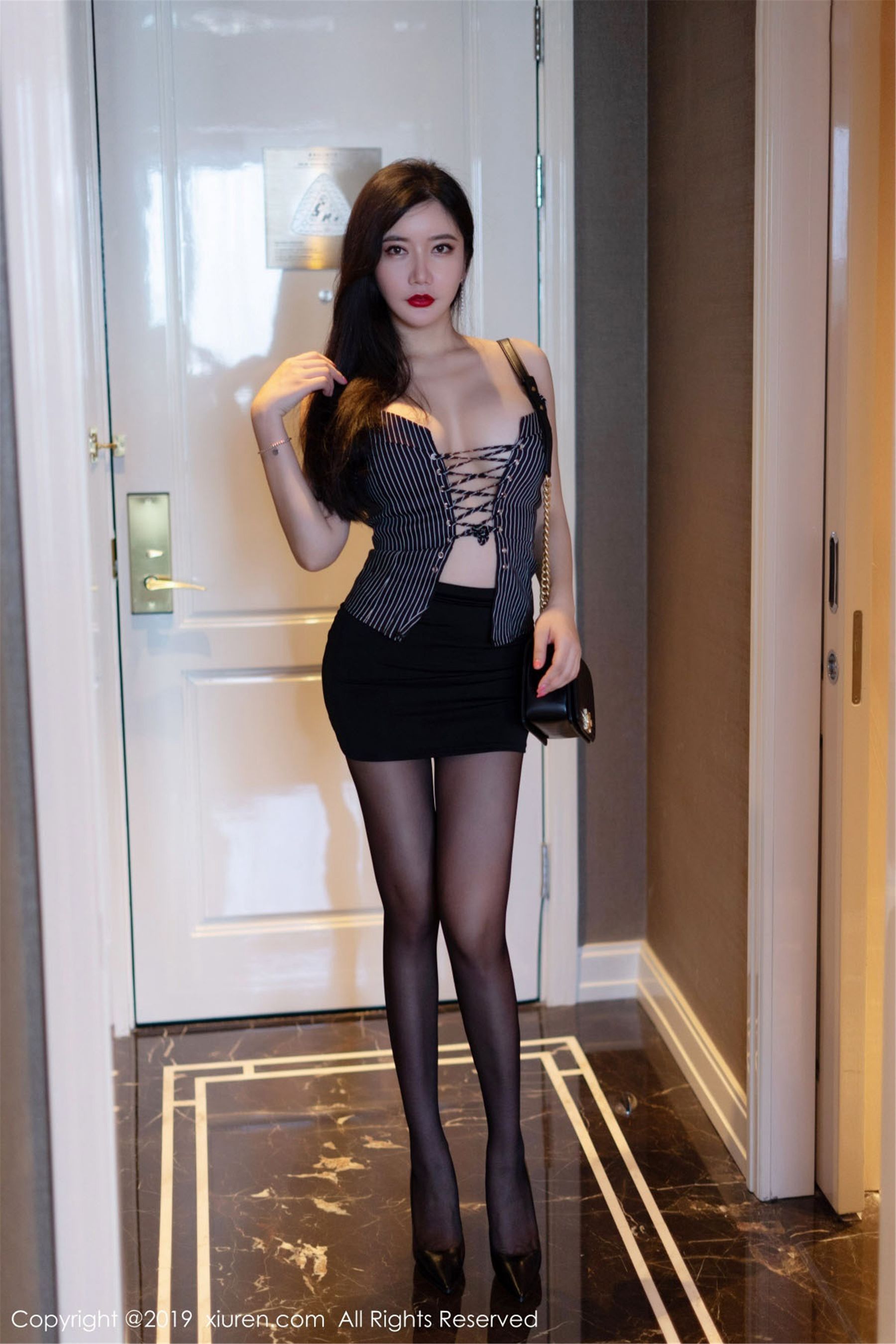 心妍小公主《秘书职业装的诱惑》 [秀人XIUREN] No.1530 写真集