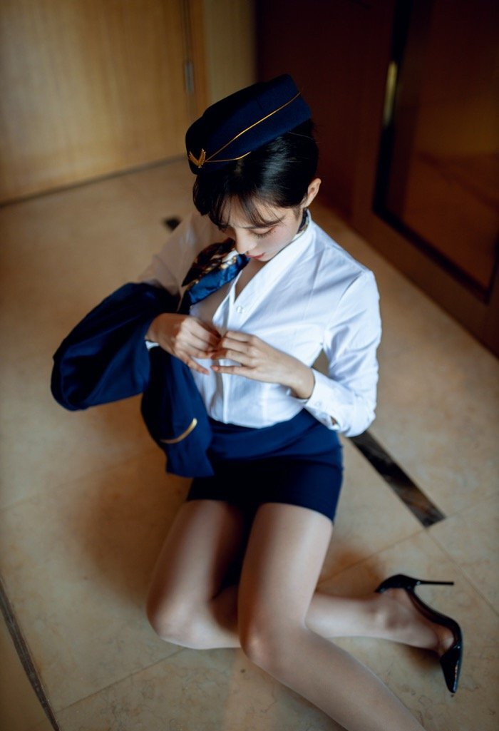 把空姐陈小喵带回家，赤裸的肉体让人流连往返