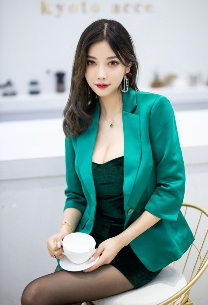 绝美女神杨晨晨妖艳风情私照 高跟美腿性感喷血