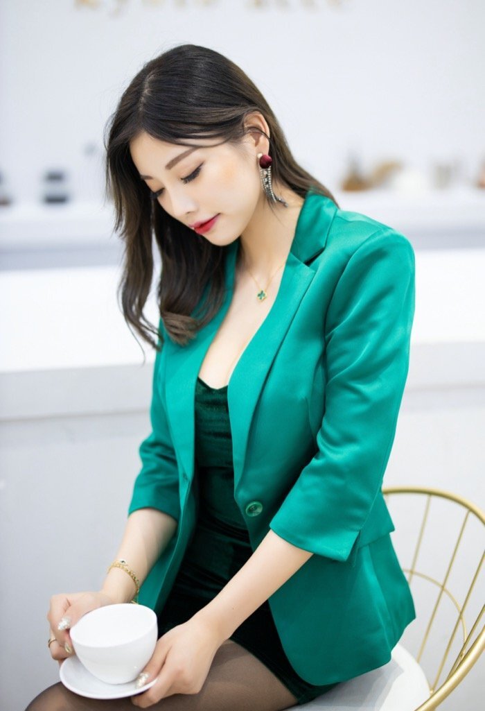 绝美女神杨晨晨妖艳风情私照 高跟美腿性感喷血