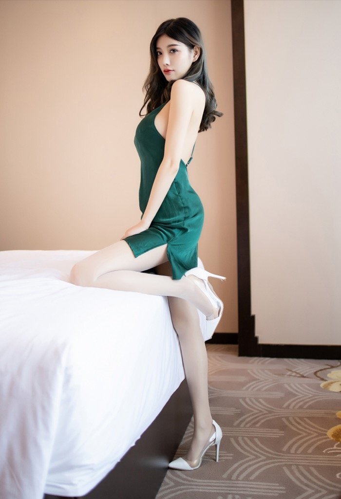 令人窒息的完美身材 顶级尤物杨晨晨肉丝美腿高跟诱惑